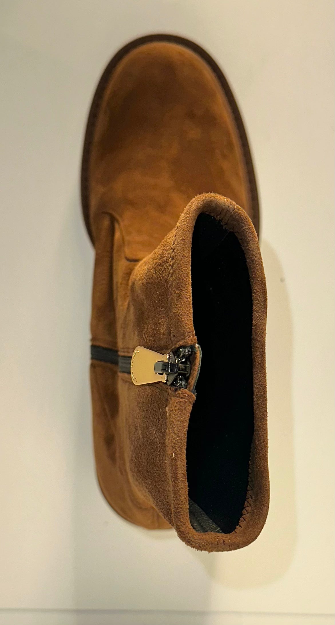 ROBERTO FESTA- ANIKKI CAMOSCIO SIGARO