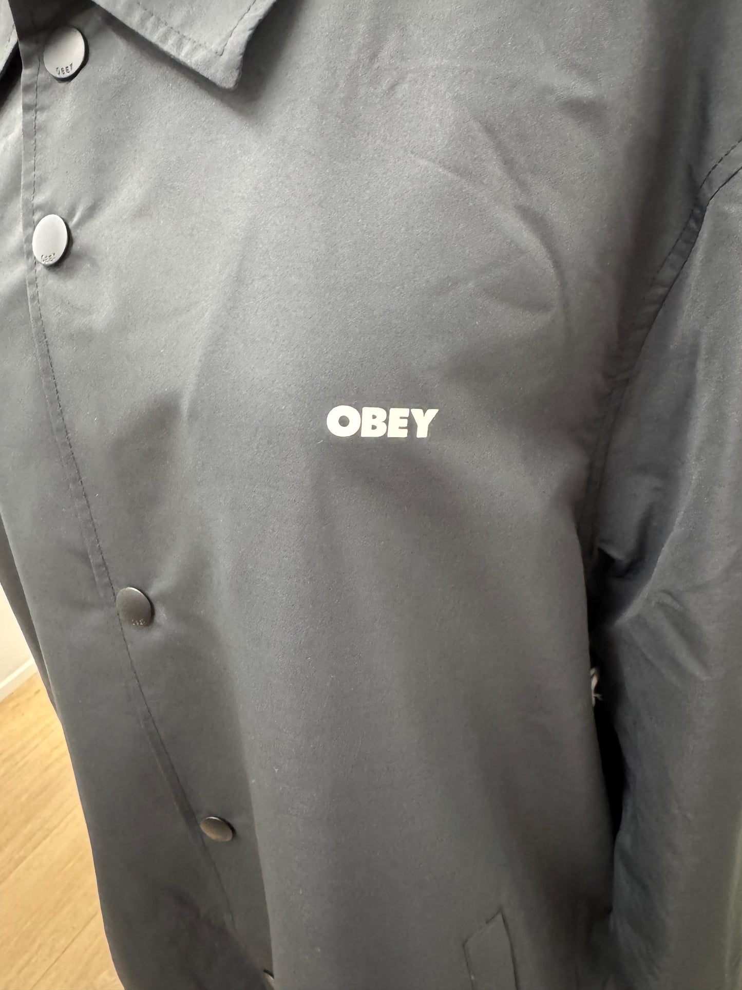 Obey giacchino con stampa dietro