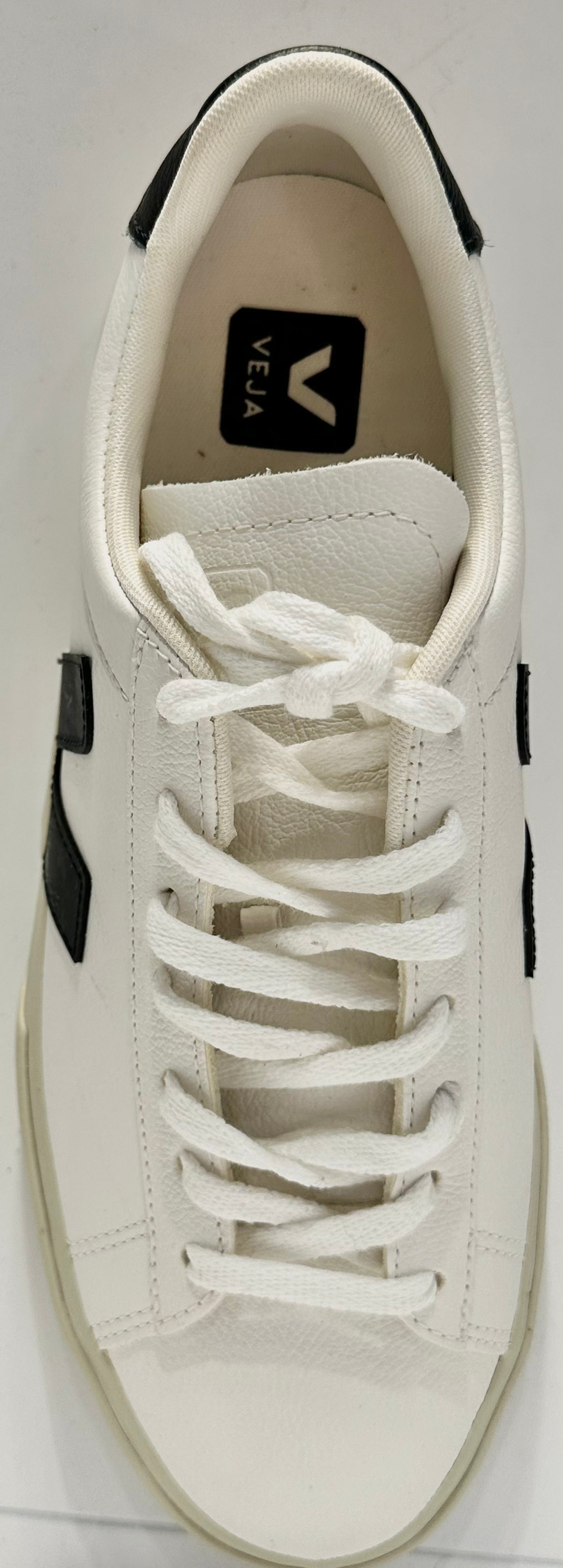 Veja campo chrome free extra white black