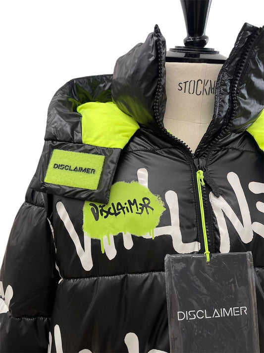 Disclaimer Piumino nero con dettagli fluo