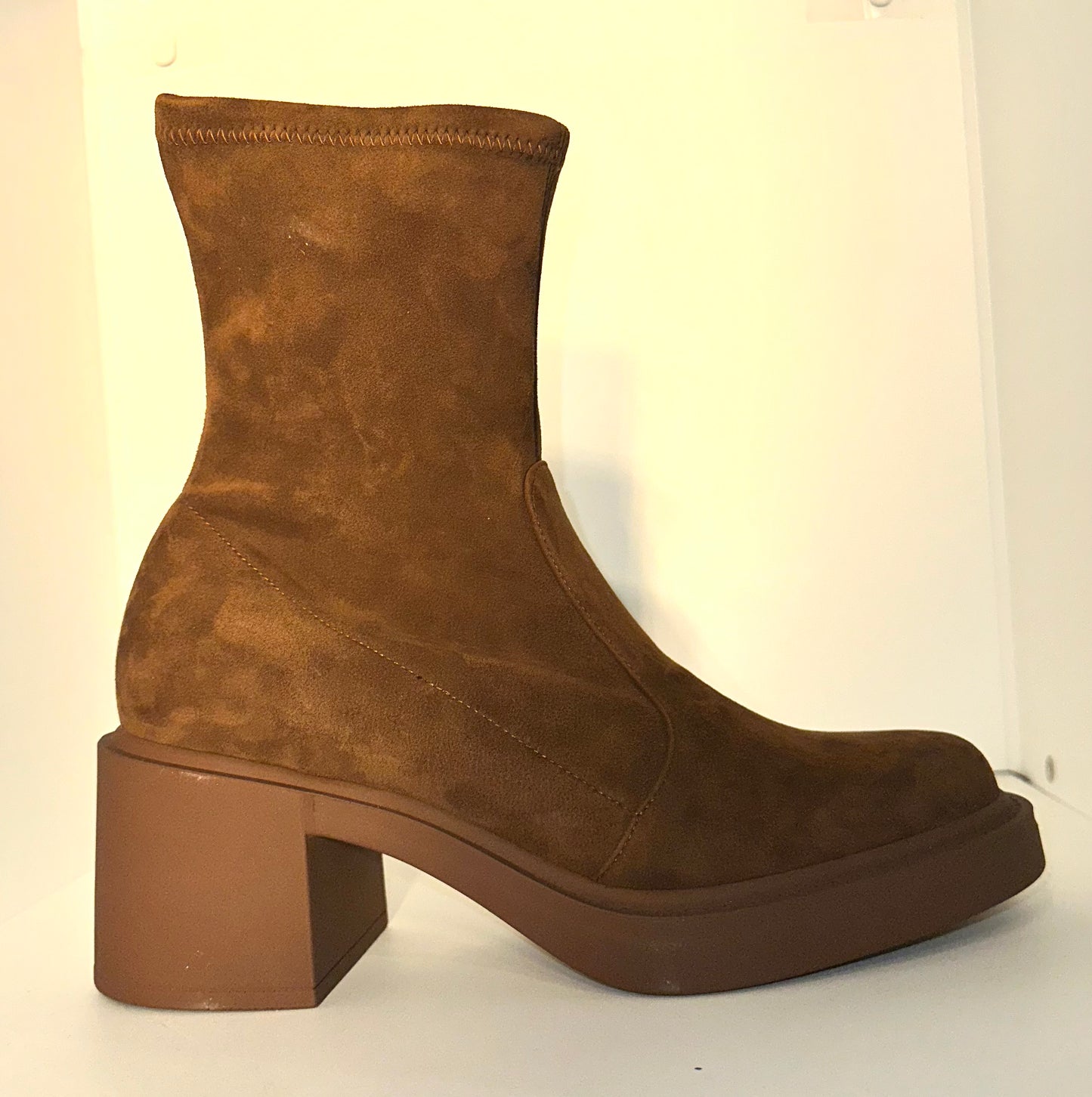 ROBERTO FESTA- ANIKKI CAMOSCIO SIGARO