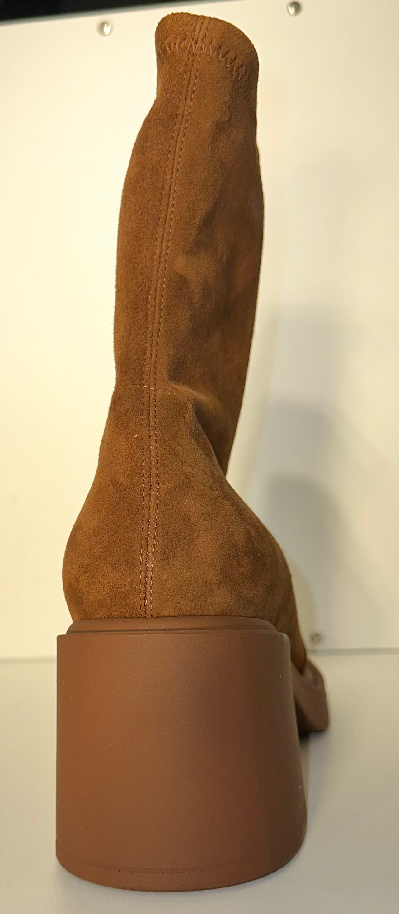 ROBERTO FESTA- ANIKKI CAMOSCIO SIGARO