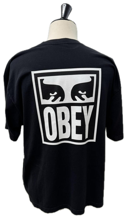 OBEY T-shirt con logo, essenziale e d’impatto
