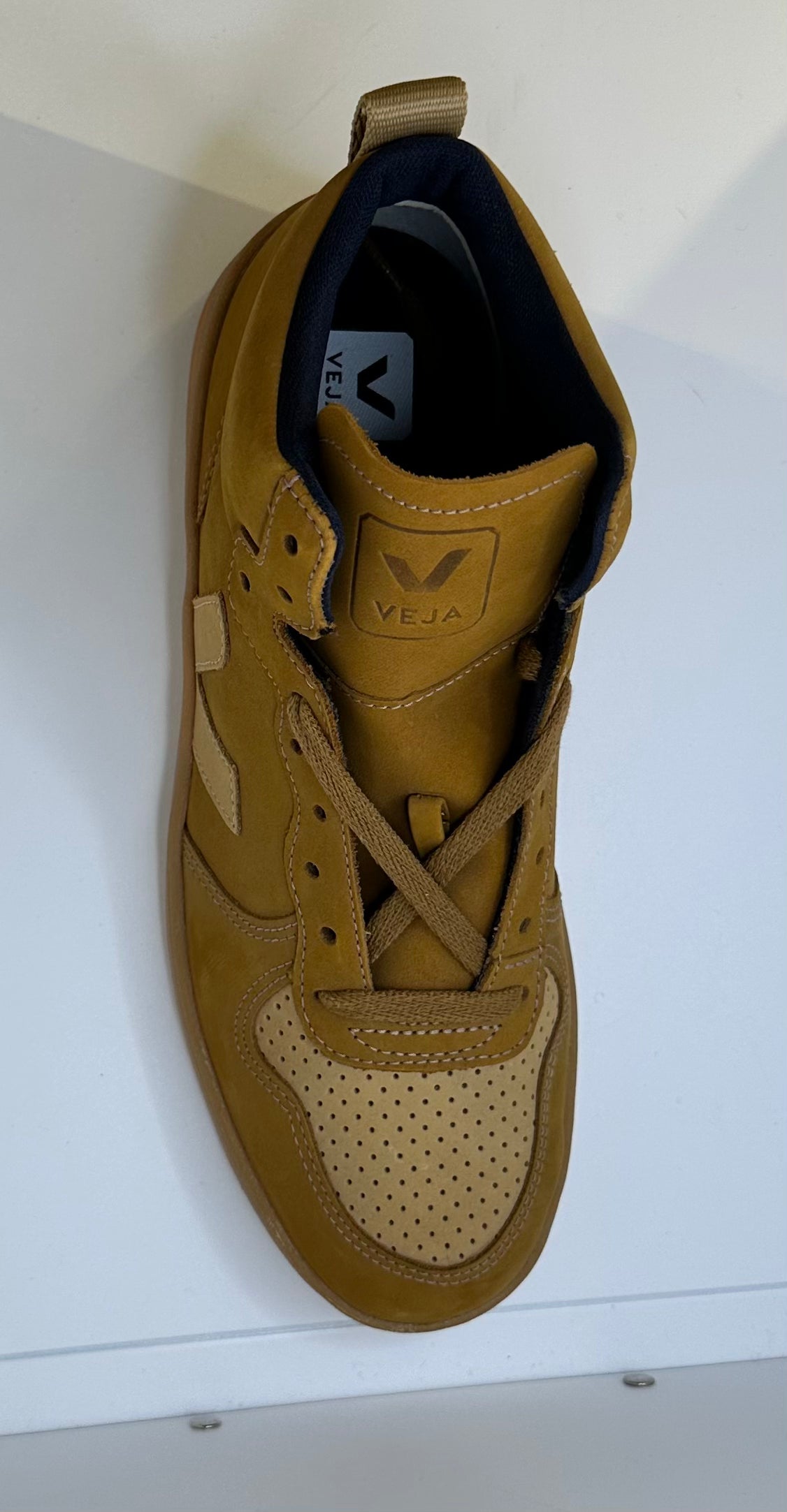Veja v-15 nubuck camel desert