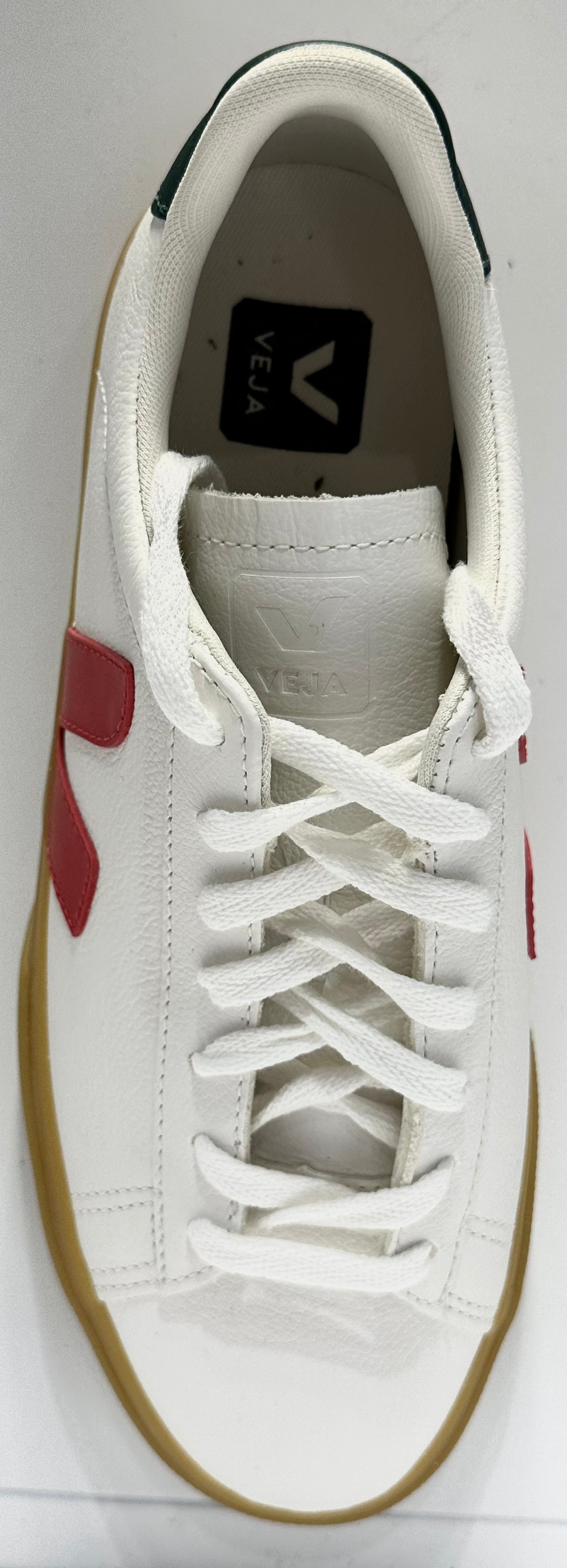 Veja Campo chromefree extra white pekin poker