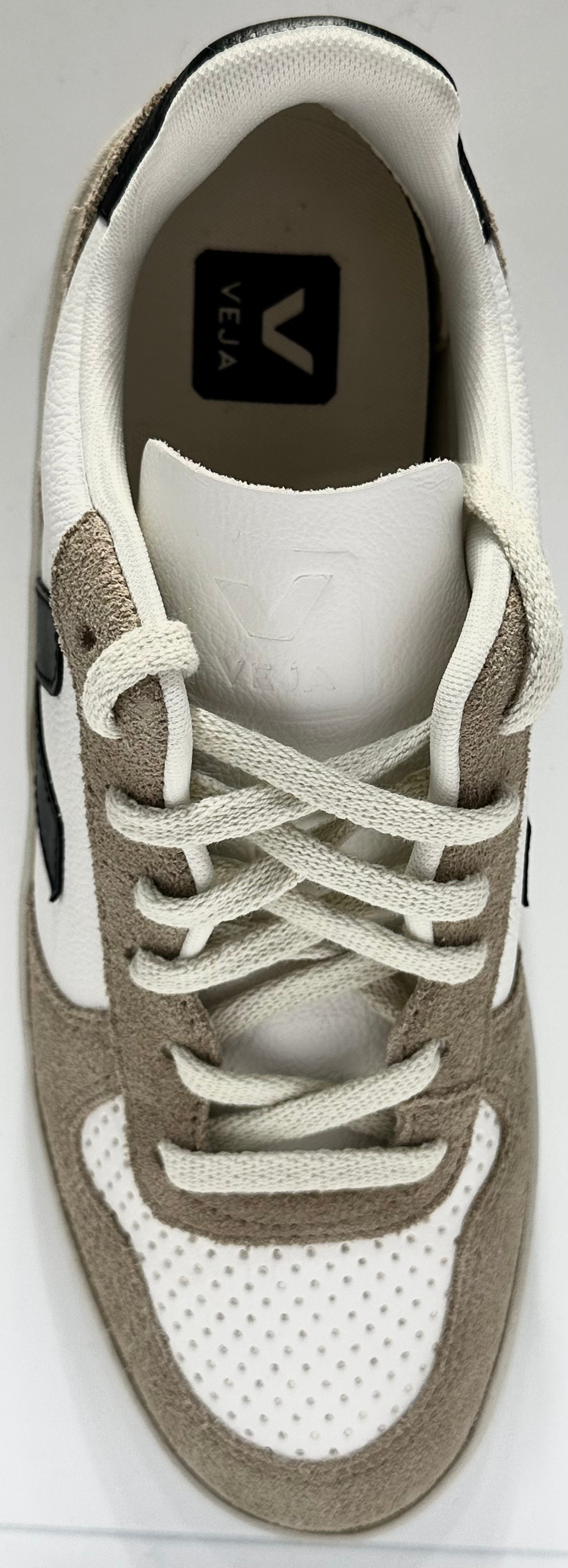 Veja v10 chrome free extra white black Sahara