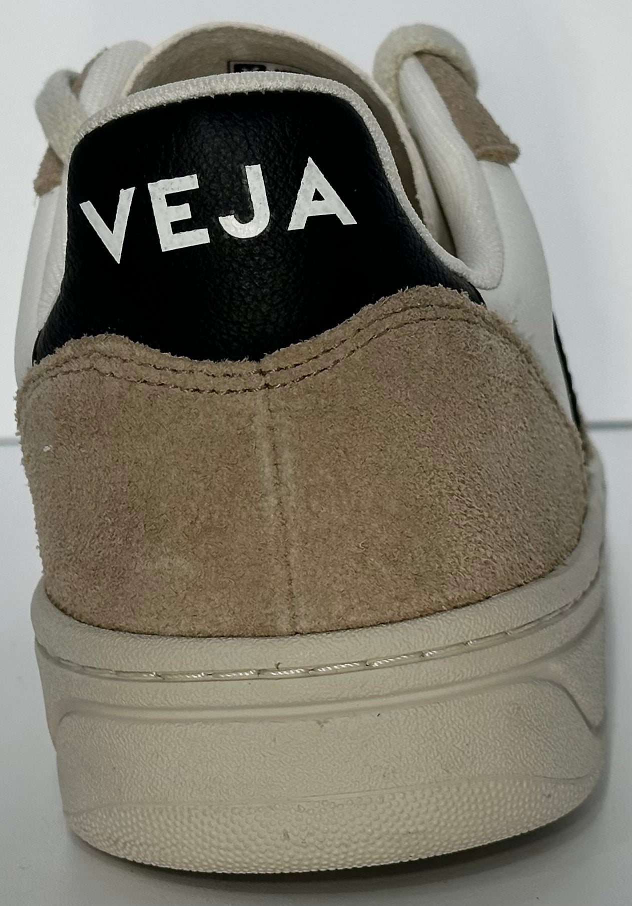 Veja v10 chrome free extra white black Sahara