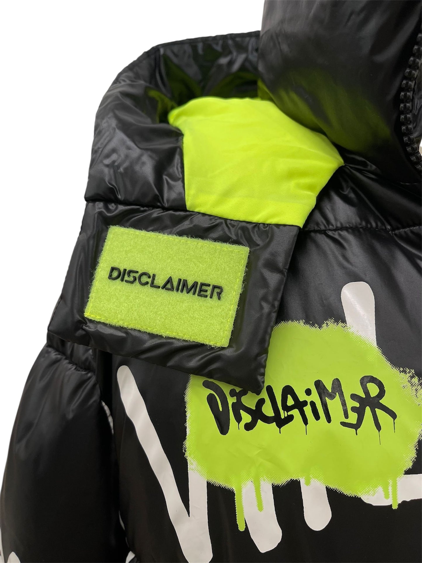 Disclaimer Piumino nero con dettagli fluo